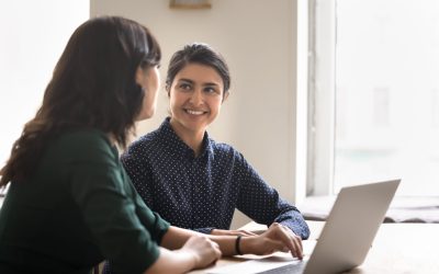 Smiling,Attentive,Young,Woman,Intern,Trainee,Sit,At,Office,Desk